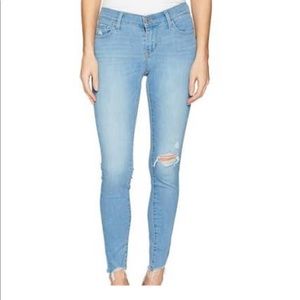 LEVIS 710 Super Skinny Jean.